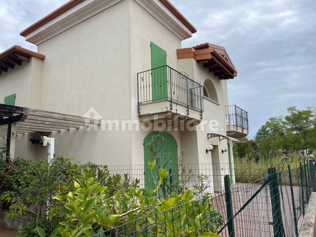 Vendita Terratetto plurifamiliare in via Pigozzere 5 Solferino. Ottimo stato, posto auto, con balcone, riscaldamento autonomo, 205 m², rif. 114531893  #finsubito richiedi mutuo fino 100%