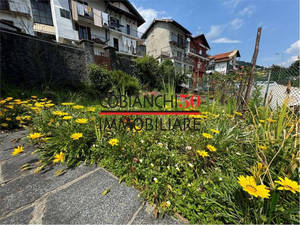 giardino con orto con vista lago