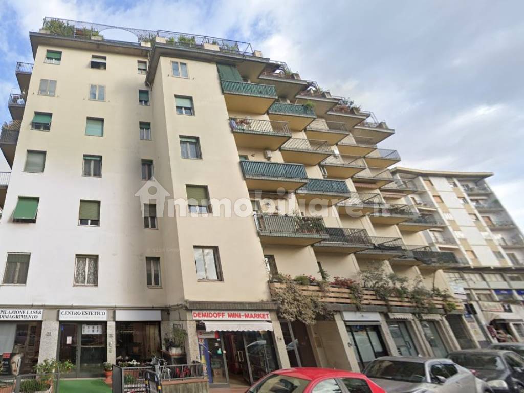 Rent Apartment Florence. 3room flat in via della Villa Demidoff. Good