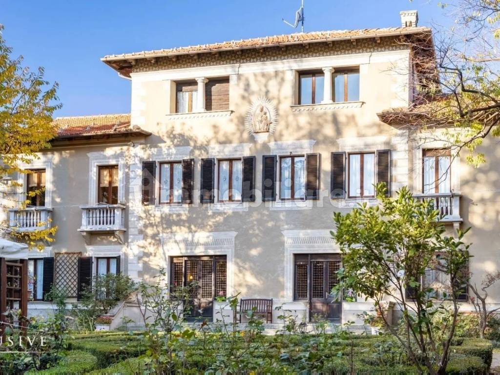 Vendita Villa unifamiliare in via Bodina, 37 Cuneo. Ottimo stato, posto auto, con terrazza, riscaldamento autonomo, 561 m², rif. 114556533  #finsubito richiedi mutuo fino 100%