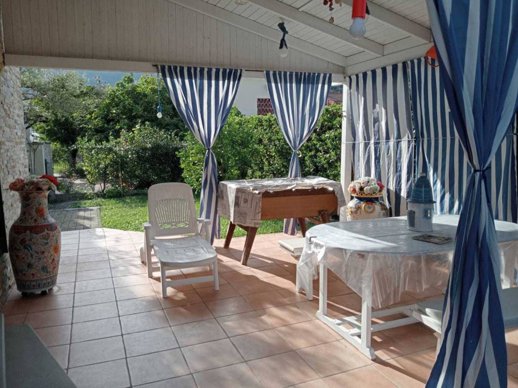 Terratetto unifamiliare 264 m², ottimo stato, centro, ameglia