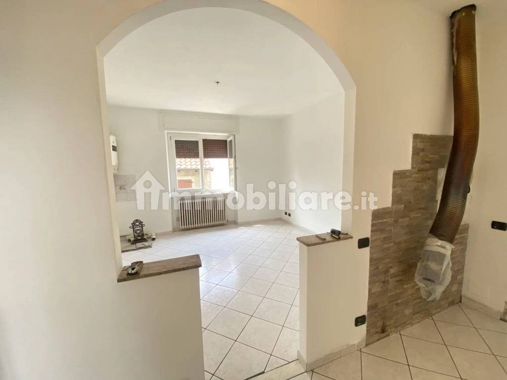 Vendita Appartamento in via volta. Cucciago. Buono stato, secondo piano, con balcone, riscaldamento autonomo, rif. 114578875  #finsubito richiedi mutuo fino 100%