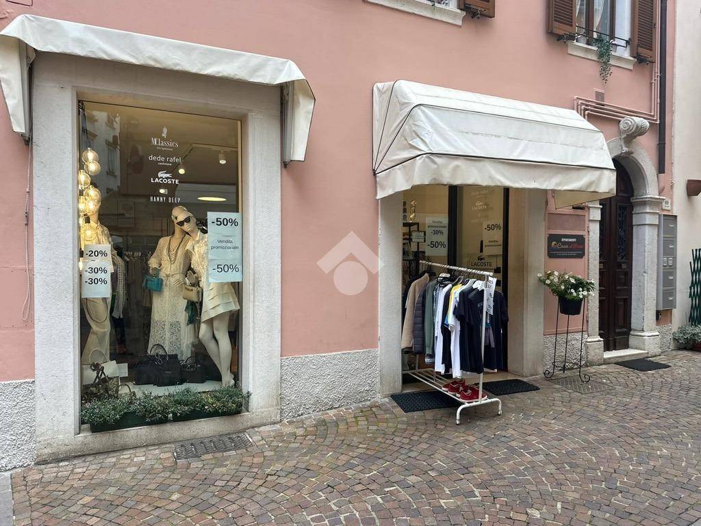 Negozio di abbigliamento via fiume 67, centro, riva del garda