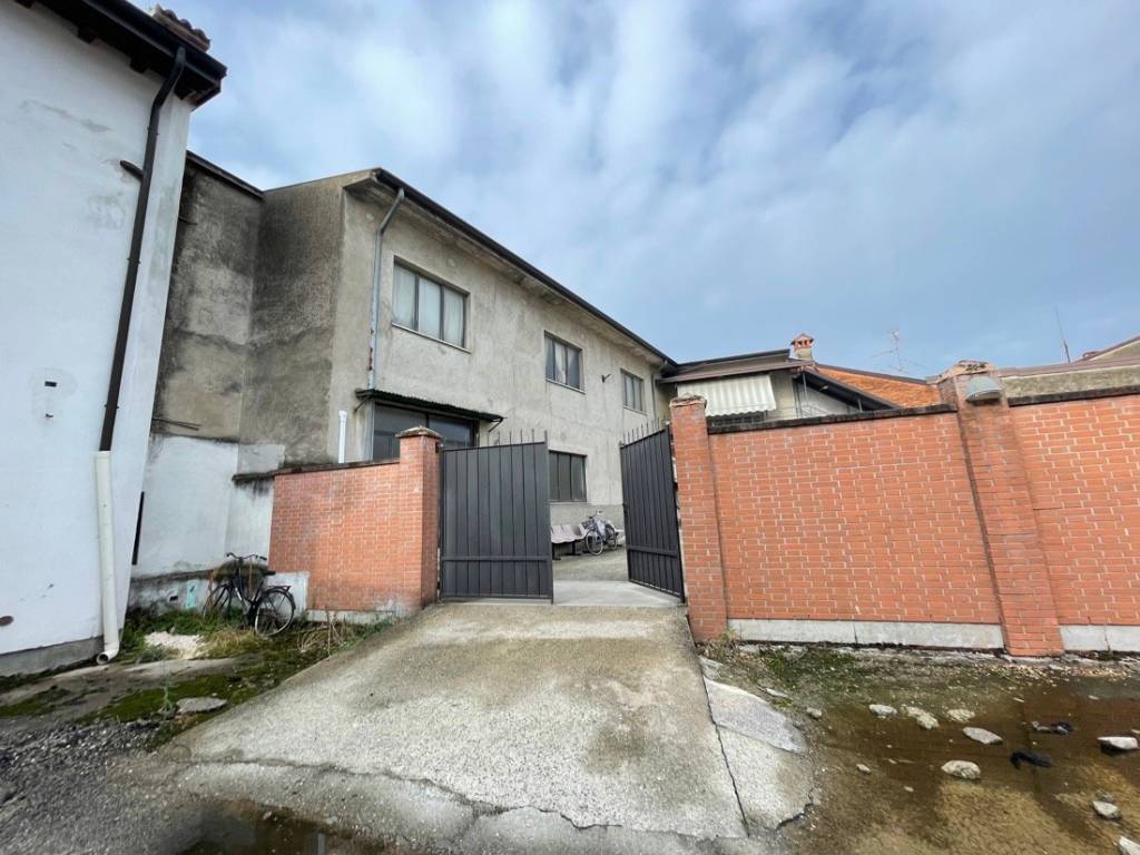 Garage - box all'asta via san martino, 35/37 35/37, manerbio