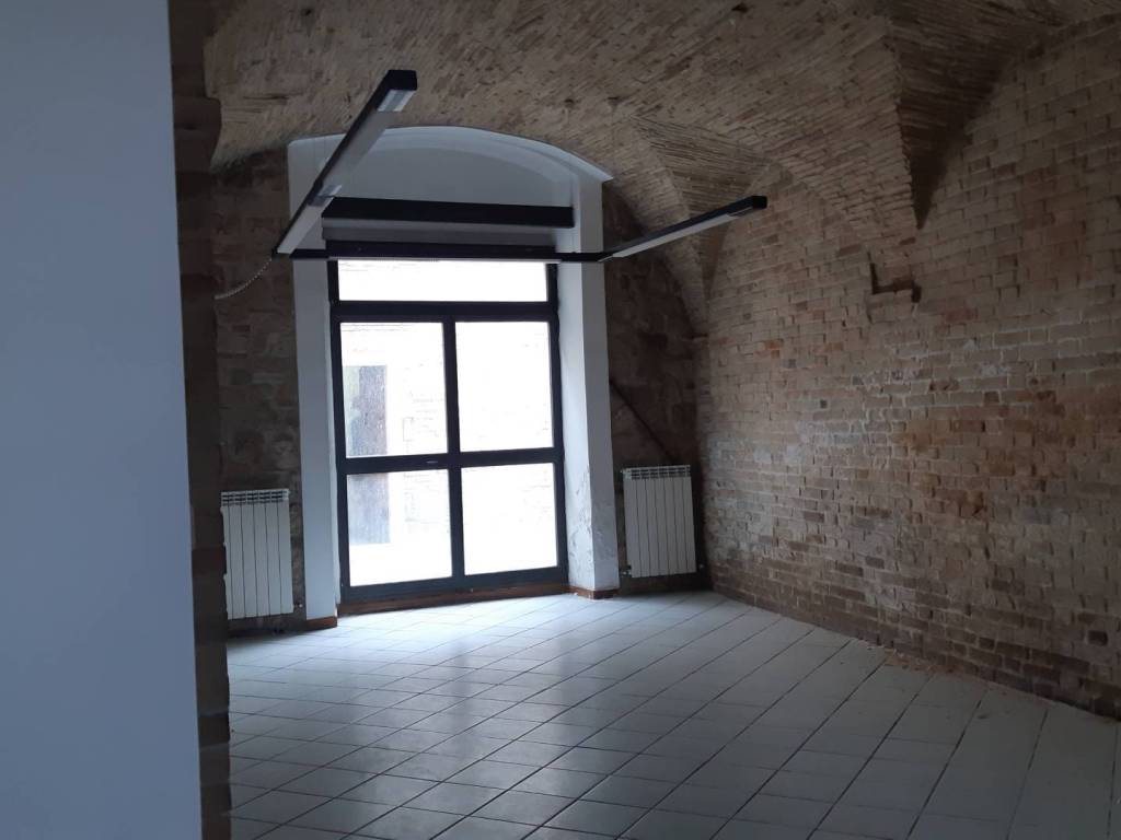 Locale commerciale falcone e borsellino, ascoli piceno