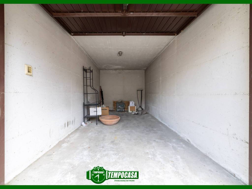 Garage - box via giacomo matteotti, cavenago di brianza