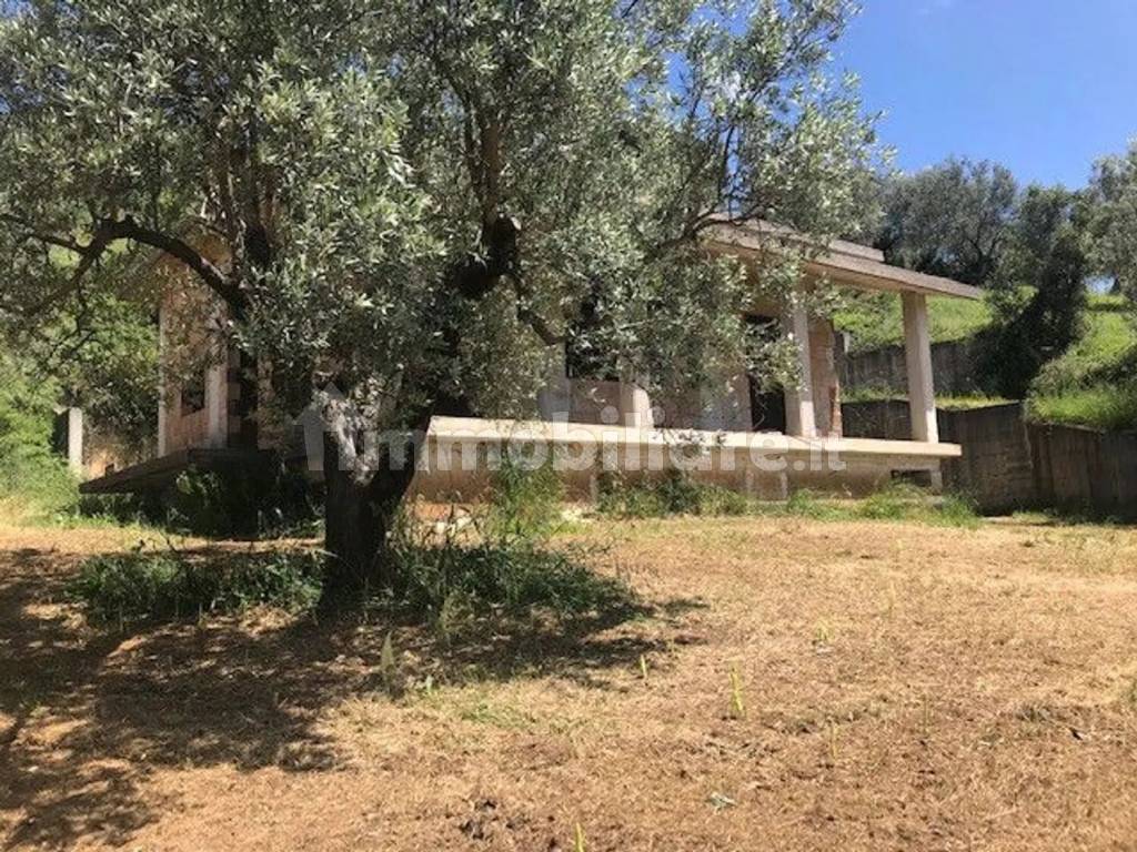 Vendita Villa unifamiliare in Strada Sp106, 27 Campagna. Posto auto ...