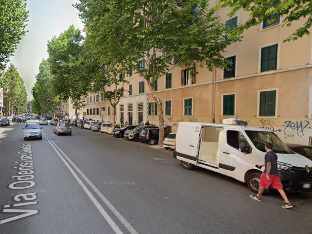 Stanza singola via oderisi da gubbio, roma