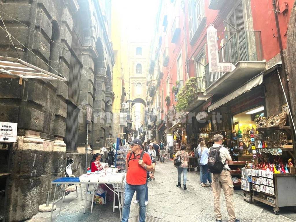 Magazzino - deposito via san gregorio armeno, centro storico, napoli