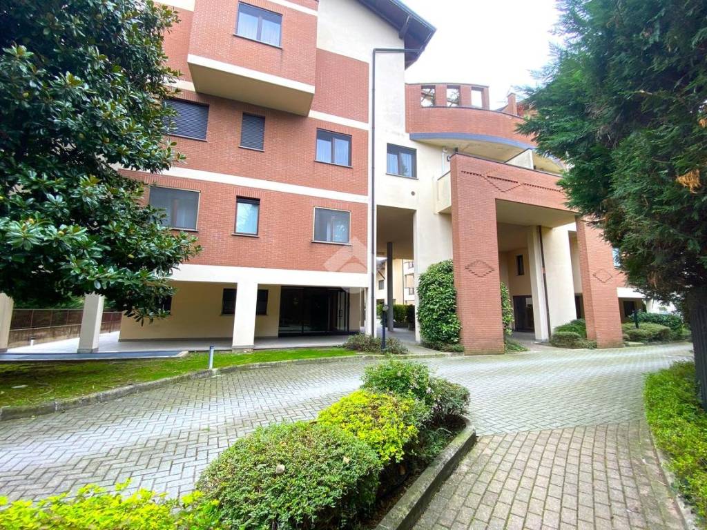 Vendita Appartamento Legnano. Trilocale in via Barbara Melzi 170. Buono  stato, primo piano, posto auto, con terrazza, riscaldamento centralizzato,  rif. 114725727