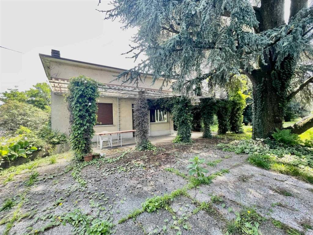 Terratetto unifamiliare 245 m², da ristrutturare, centro, lentate sul seveso