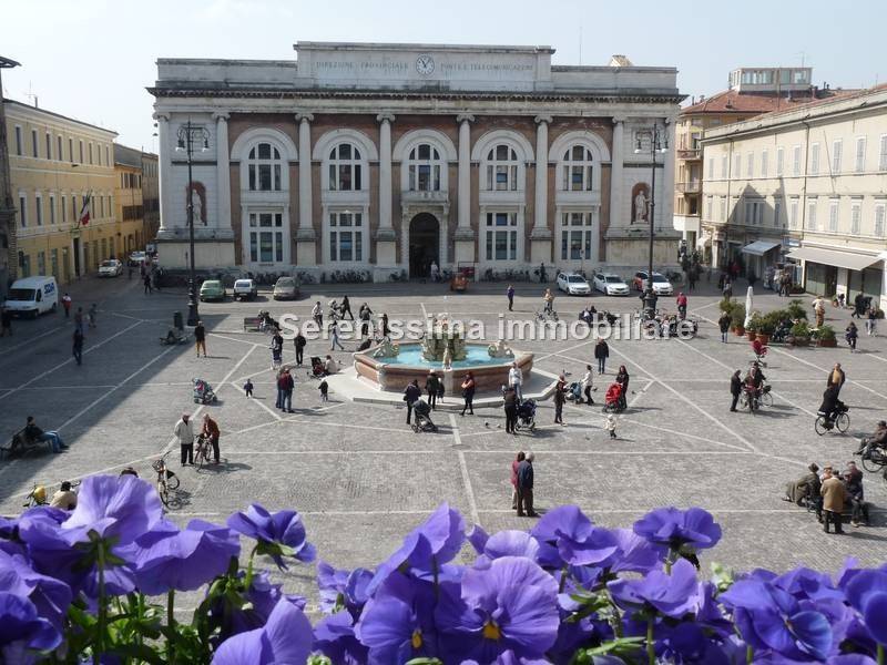 Locale commerciale, centro storico, pesaro