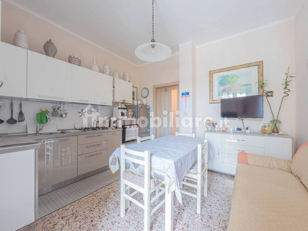 Vendita Appartamento Asti. Trilocale in corso Alessandria 139. Ottimo stato, quarto piano, con balcone, riscaldamento centralizzato, rif. 114757819 #finsubito richiedi mutuo fino 100% #finsubito richiedi mutuo fino 100%