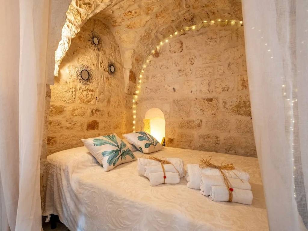 Bilocale via roberto guiscardi 20, via ludovico, corso umberto i, vittorio emanuele, ostuni