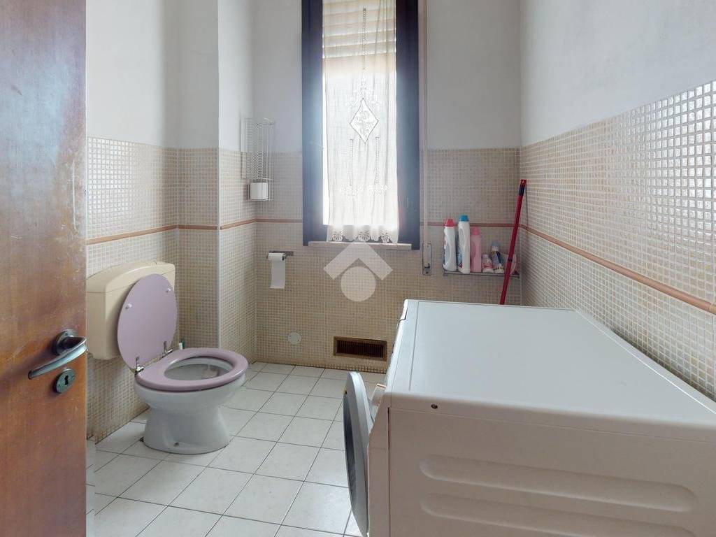 Via-Farini-Bathroom 1