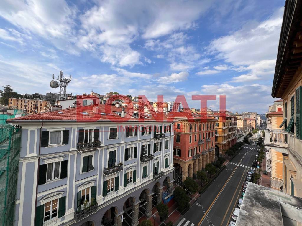 Appartamento quinto piano, centro storico, la spezia