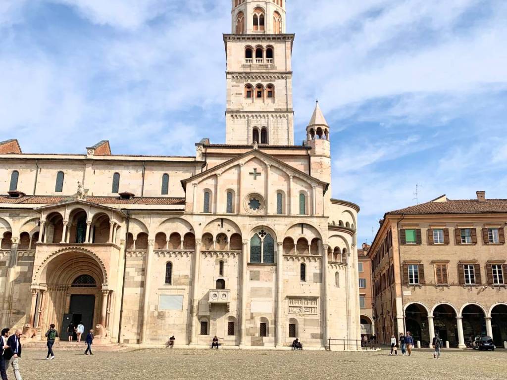 Ristorante piazza grande, centro storico, modena