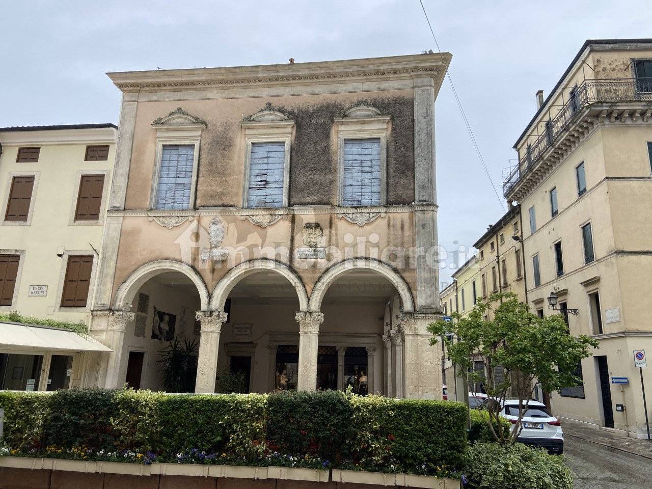 Palazzo - Edificio in vendita a Cologna Veneta