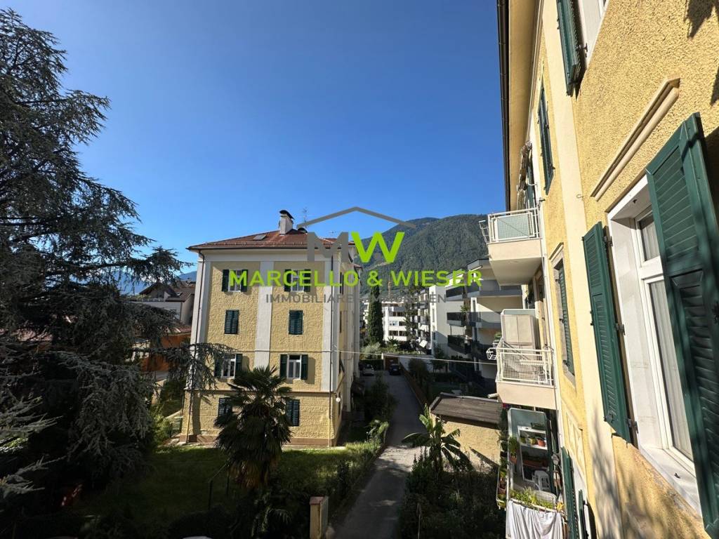 Bilocale via ugo foscolo 28, centro, merano