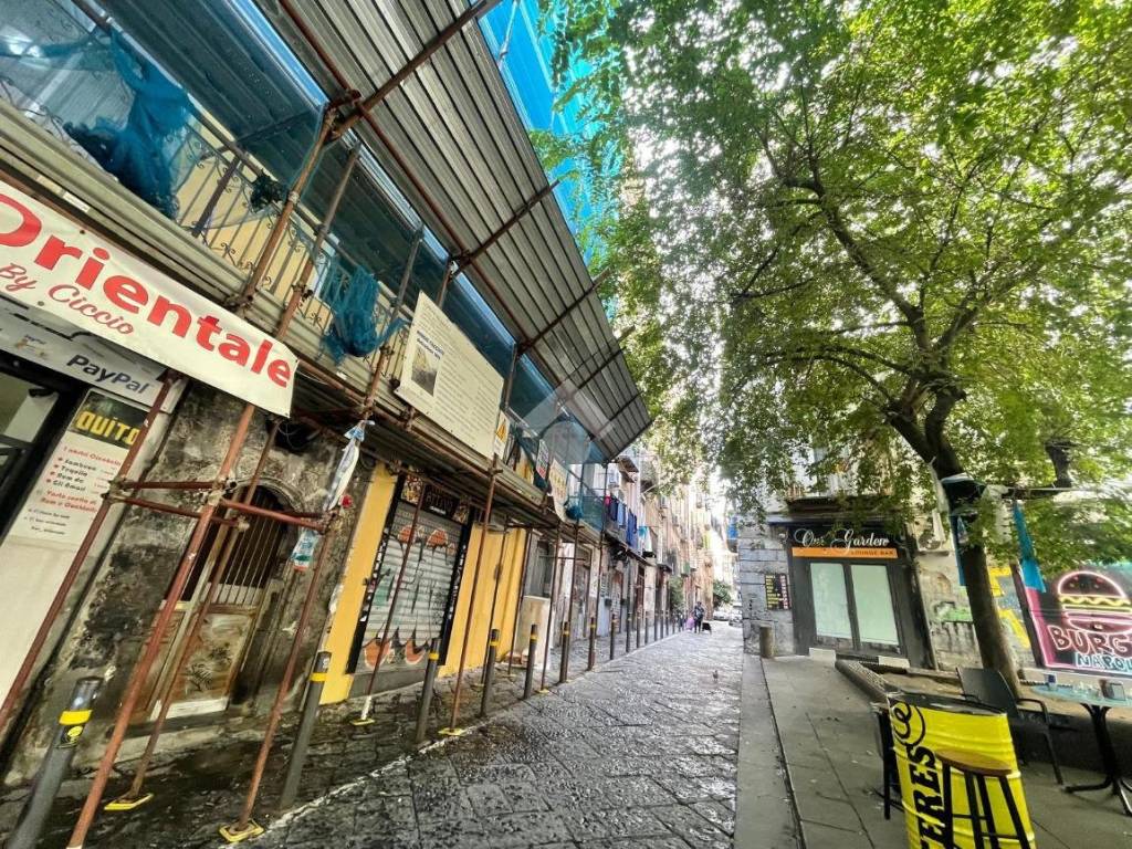 Locale commerciale largo giusso girolamo 10, centro storico, napoli