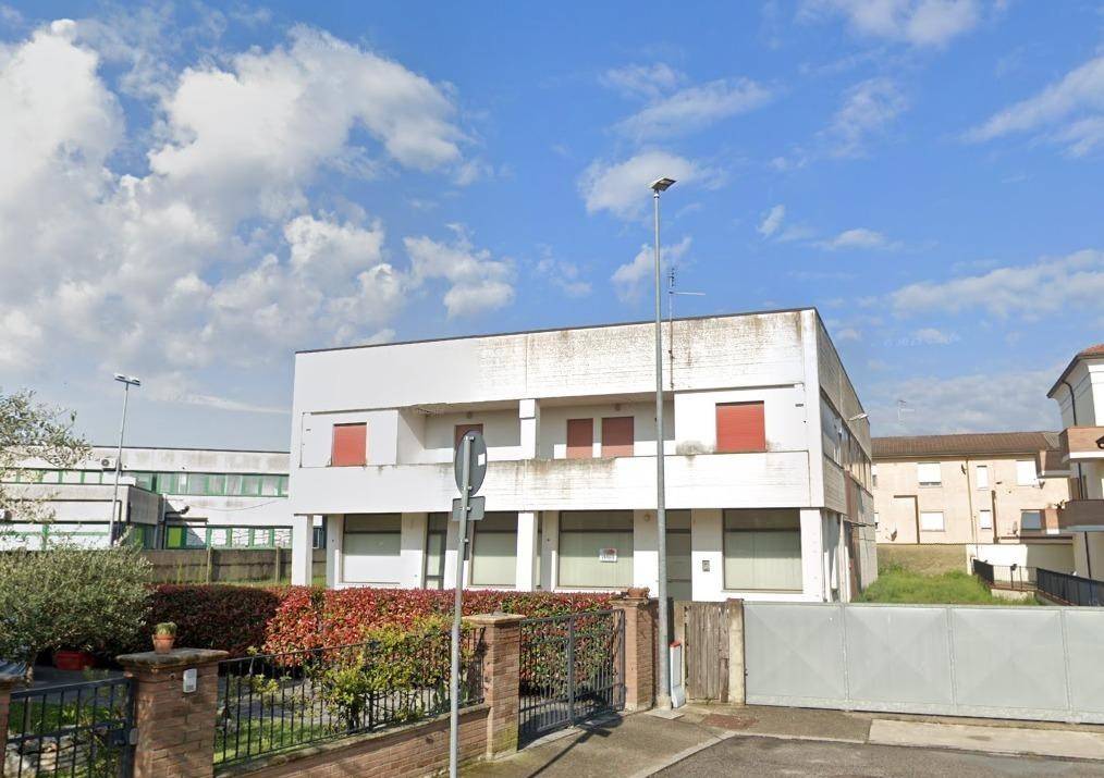 Capannone via enrico berlinguer 12, santa maria maddalena, occhiobello