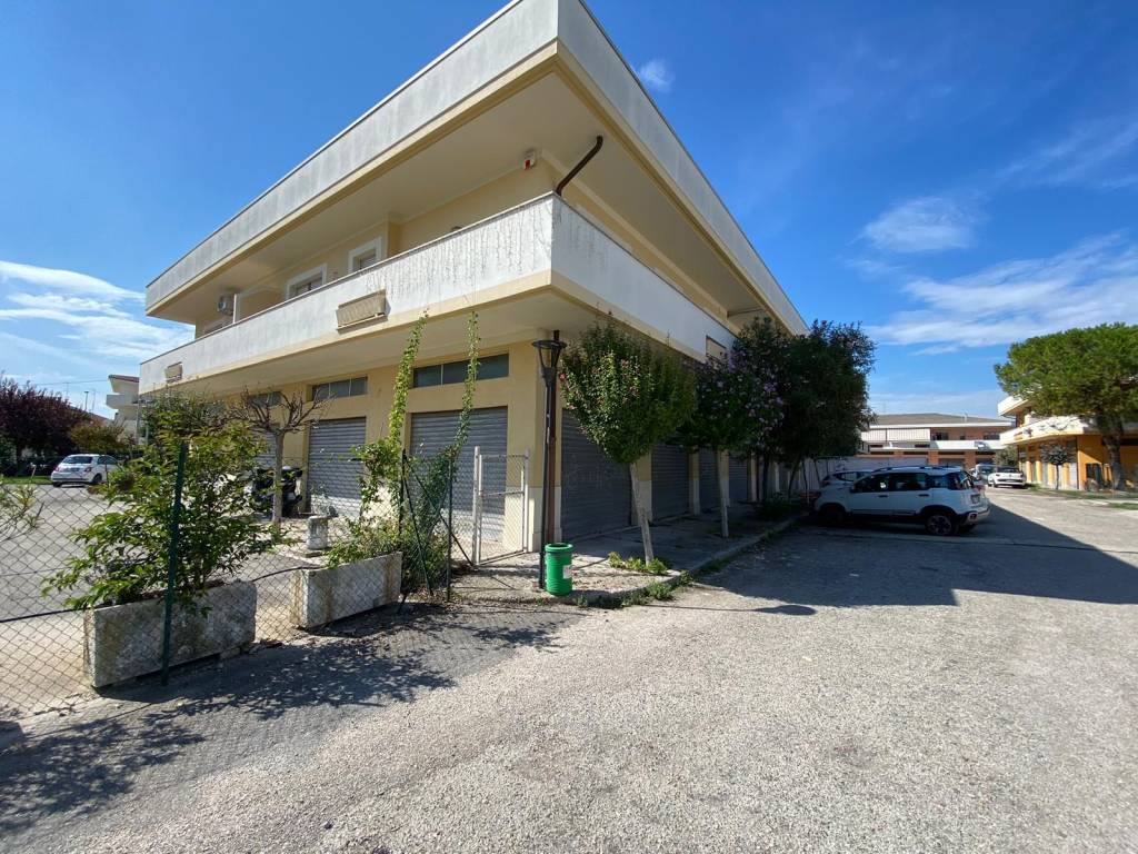 Locale commerciale via alessandro volta, tiburtina, pescara