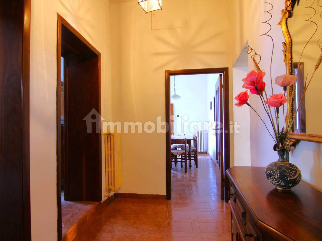 Vendita Terratetto unifamiliare in piazza Regina Elena Asciano. Buono