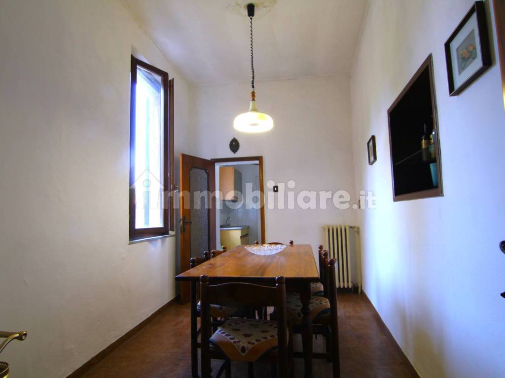 Vendita Terratetto unifamiliare in piazza Regina Elena Asciano. Buono