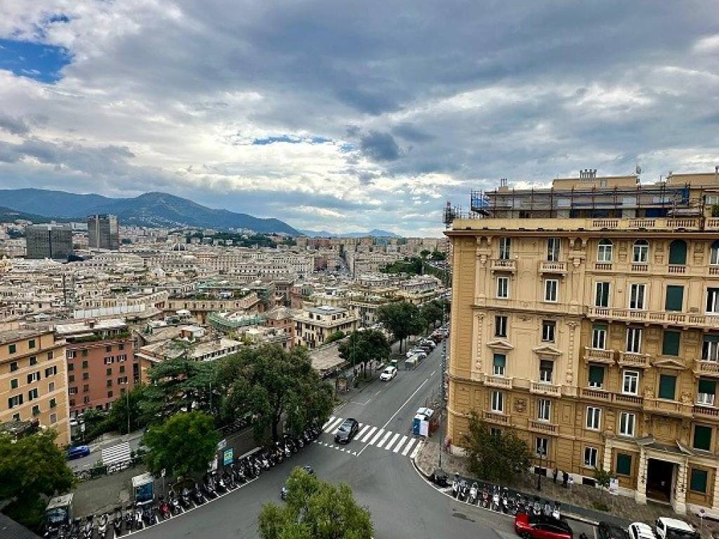 Appartamento piazza galeazzo alessi, carignano, genova