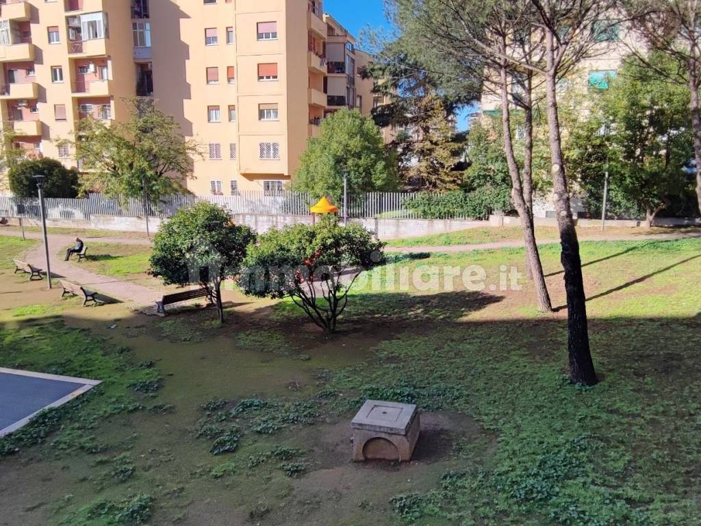 Vendita Appartamento Roma. Quadrilocale in via Benedetto Croce. Buono stato, primo piano, con