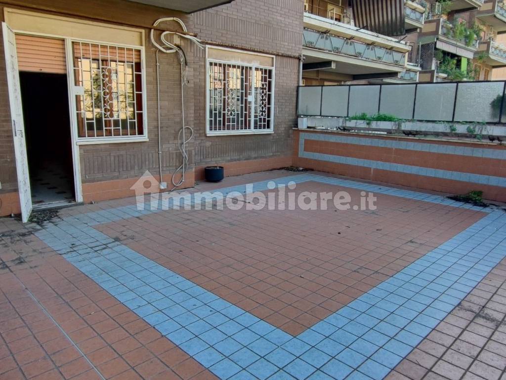 Vendita Appartamento Roma. Quadrilocale in via Benedetto Croce. Buono stato, primo piano, con