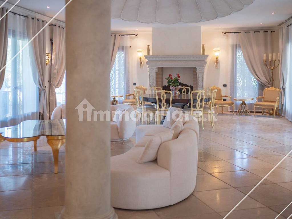 Salone