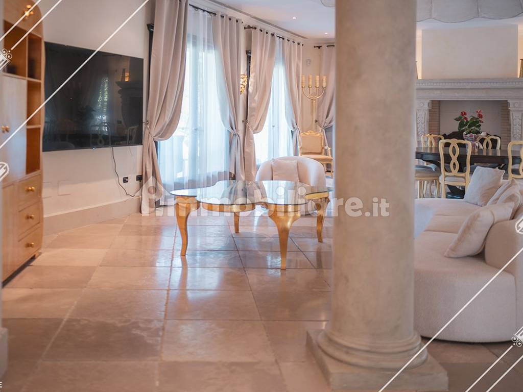 Salone