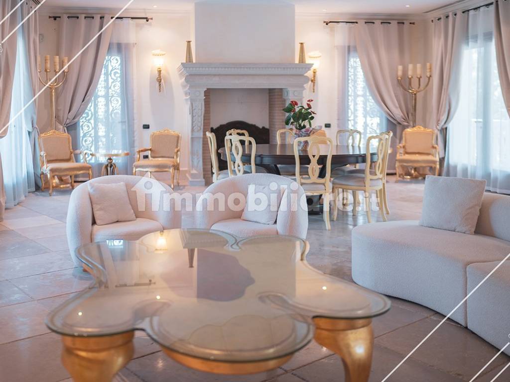 Salone