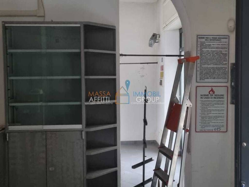 Locale commerciale via farini 2/a, avenza, carrara