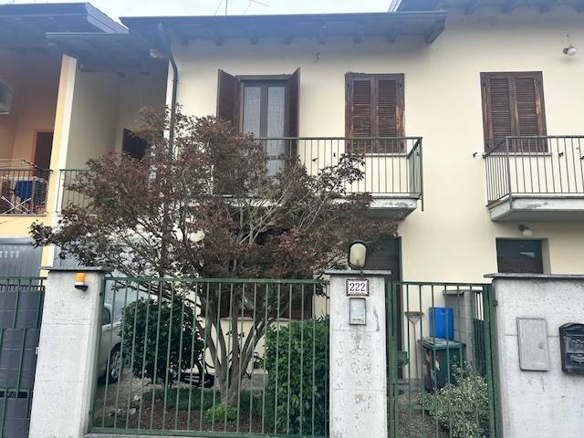 Villa a schiera via vignate, centro, gambolò