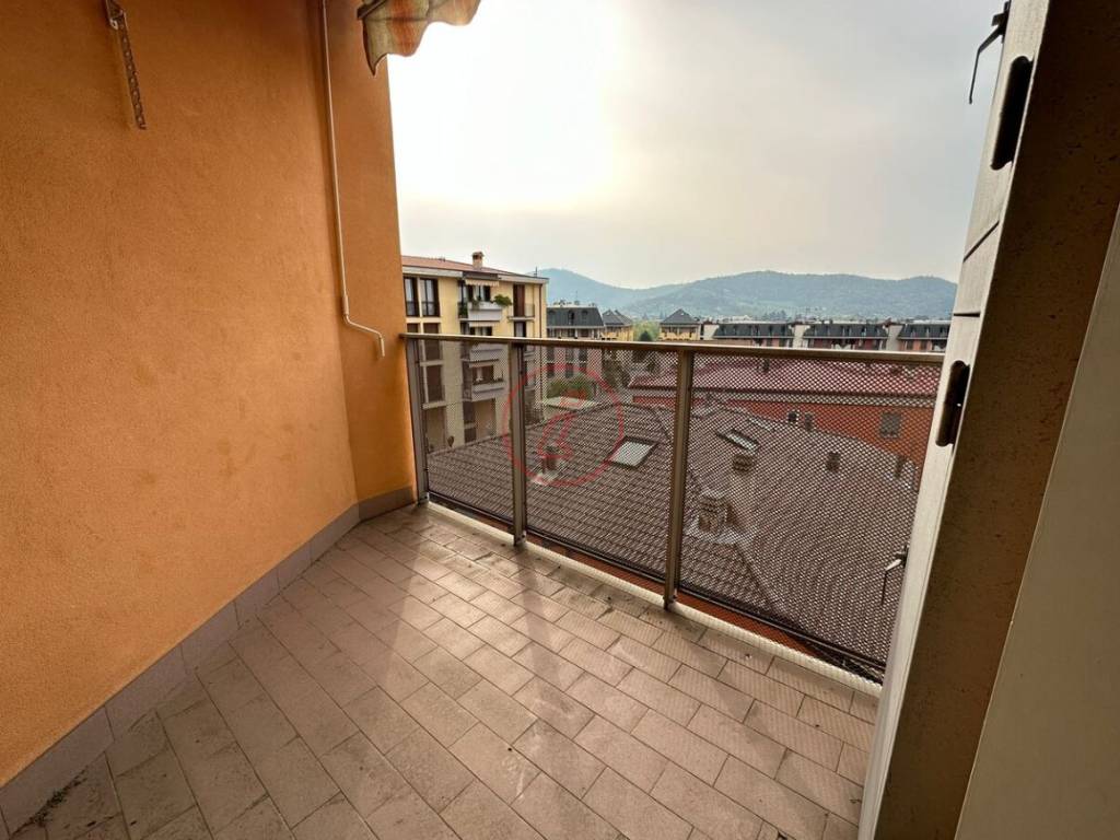 Trilocale piazza giuseppe garibaldi, centro, alzano lombardo