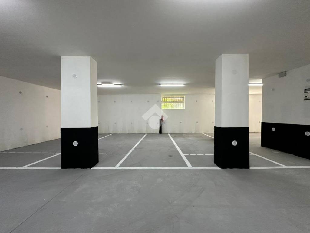 Garage - box corso giuseppe garibaldi 185, portici