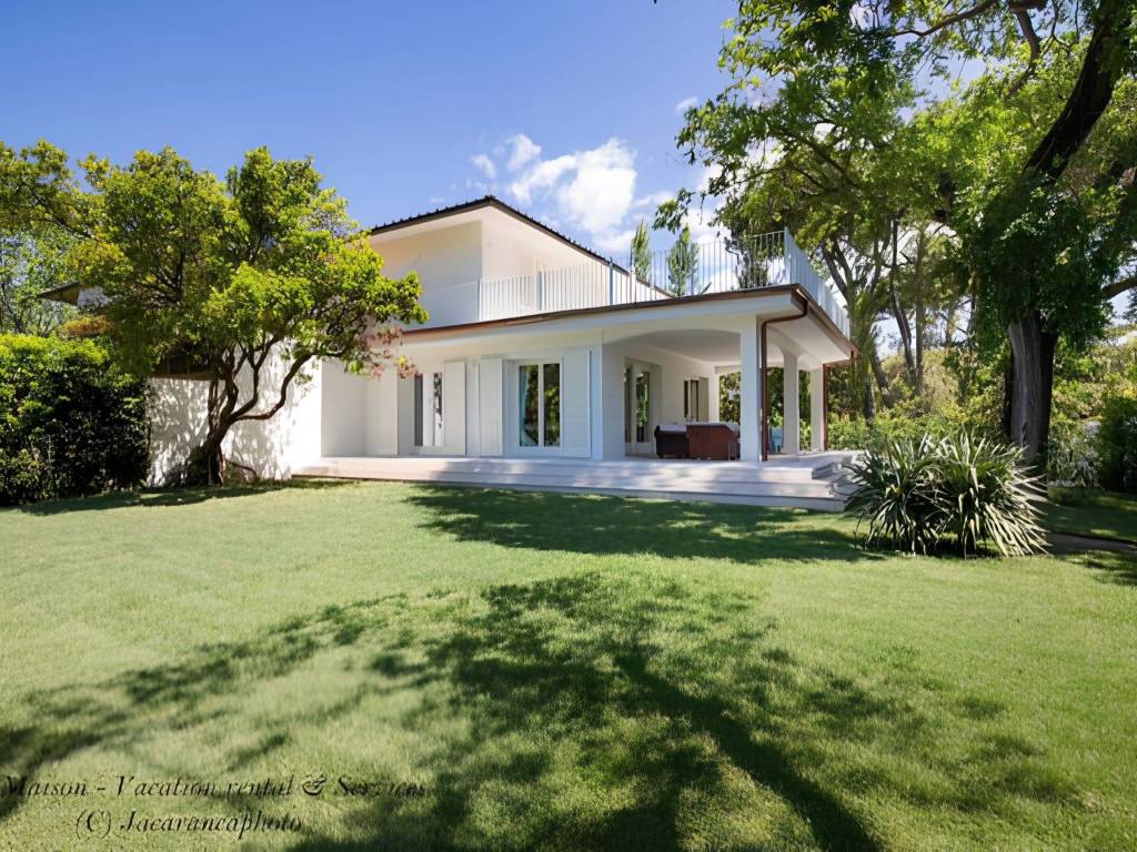 Villa unifamiliare via a. ponchielli,, centro, forte dei marmi