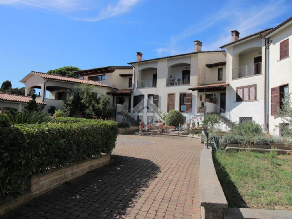 Villa a schiera via bagni di lucilla 3, poggio mirteto