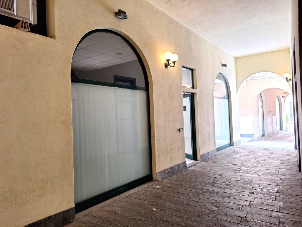 Locale commerciale via g. mazzini 14, piazza santa maria, busto arsizio
