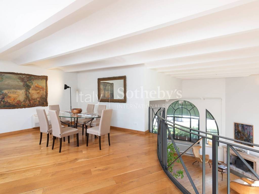 galleried dining room