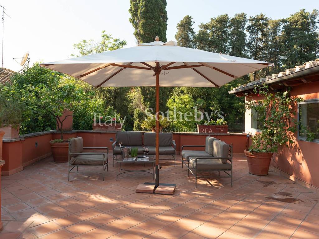 2nd fl terrace sitting area