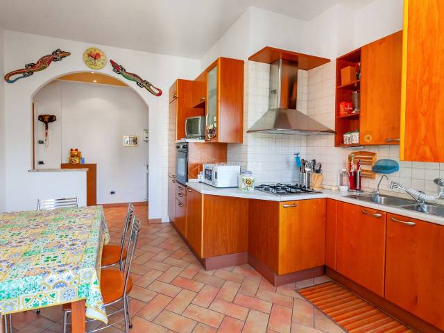 Sala da pranzo con cucina