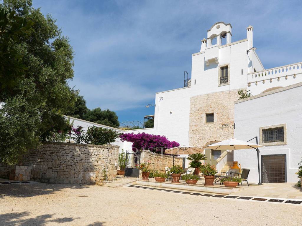 Masseria contrada borzone, via ludovico, corso umberto i, vittorio emanuele, ostuni