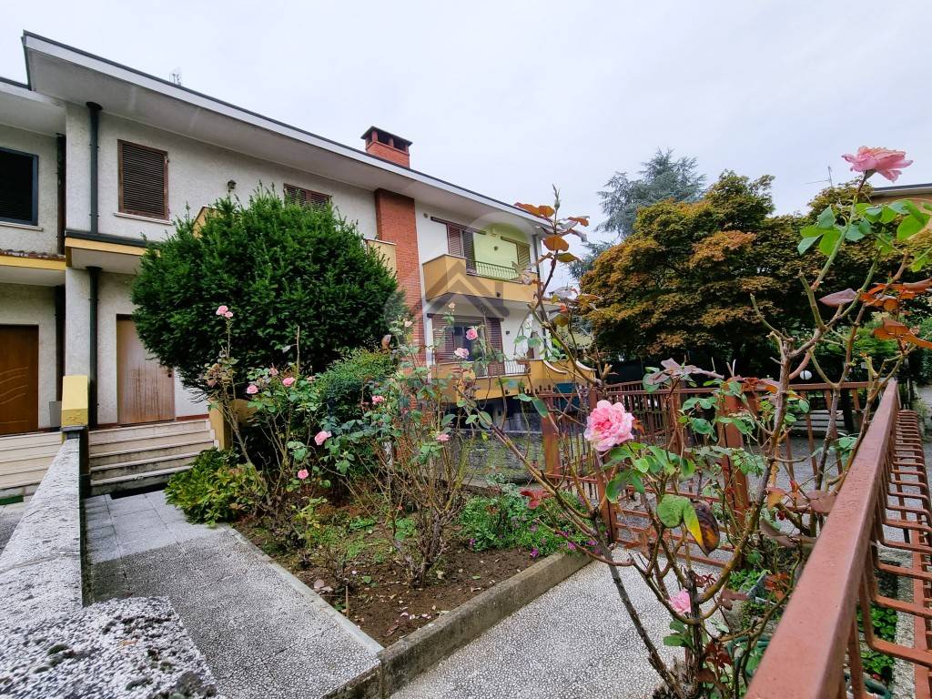 Villa a schiera via de gasperi, centro, casalpusterlengo