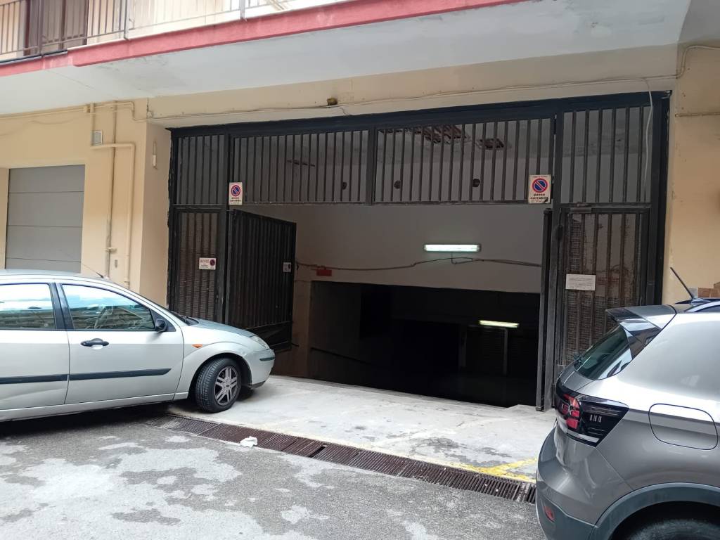 Garage - box via adalgiso amendola 9, centro, salerno