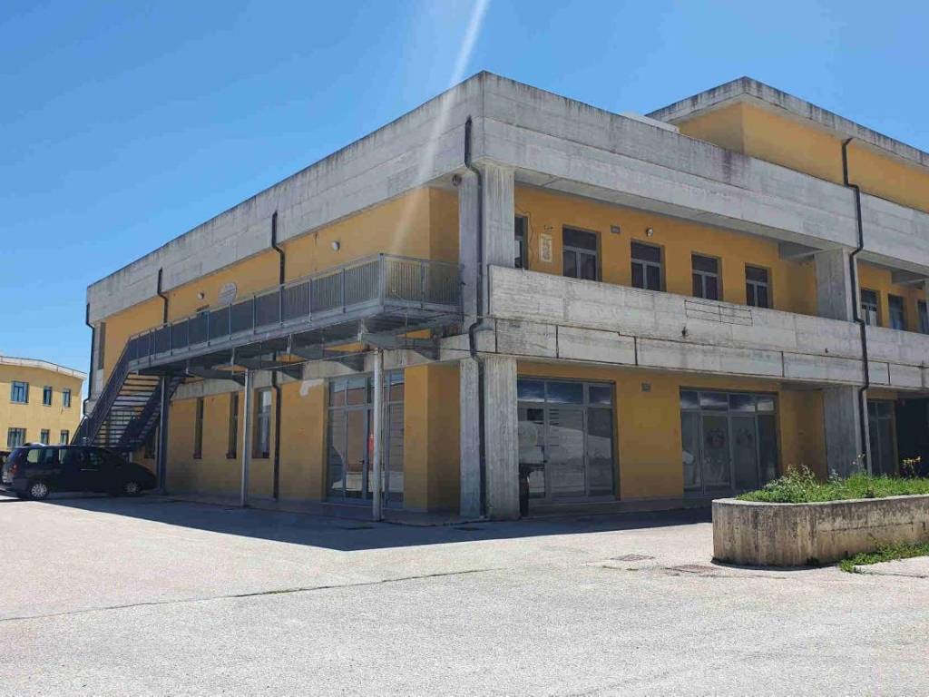 Locale commerciale contrada colle delle alpi, campobasso
