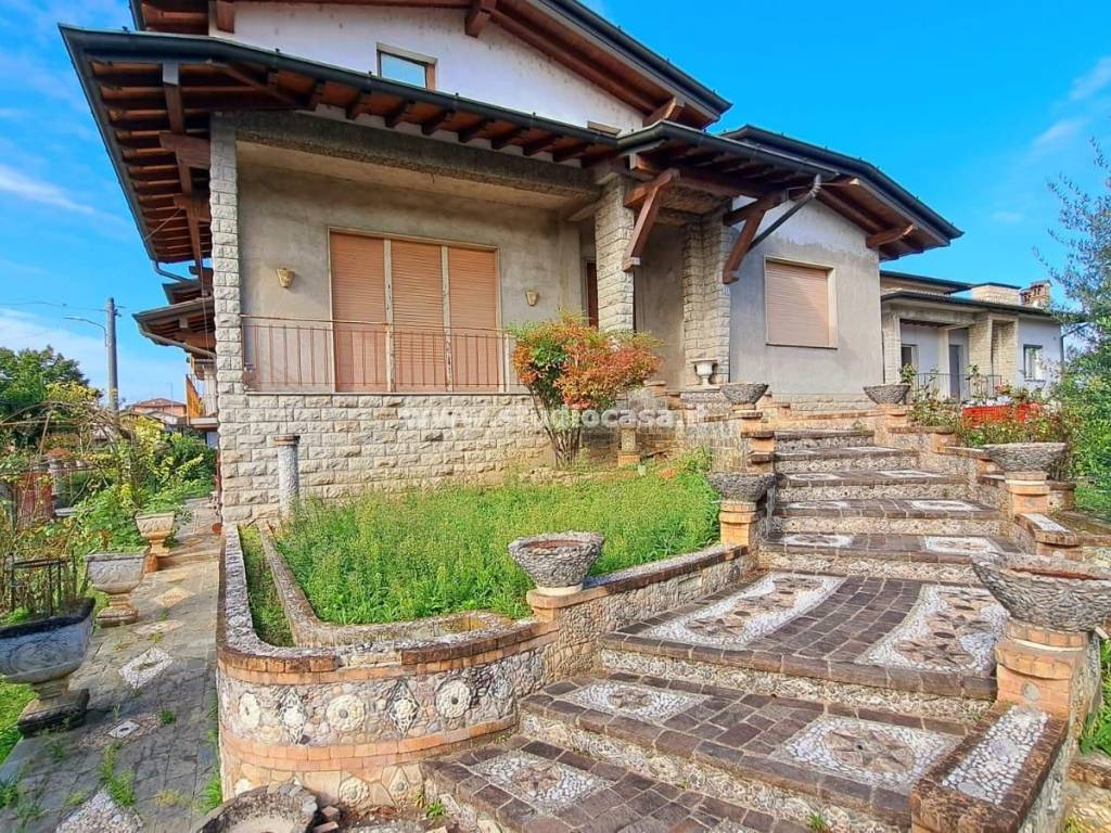 Villa unifamiliare, buono stato, 330 m², centro, mozzanica