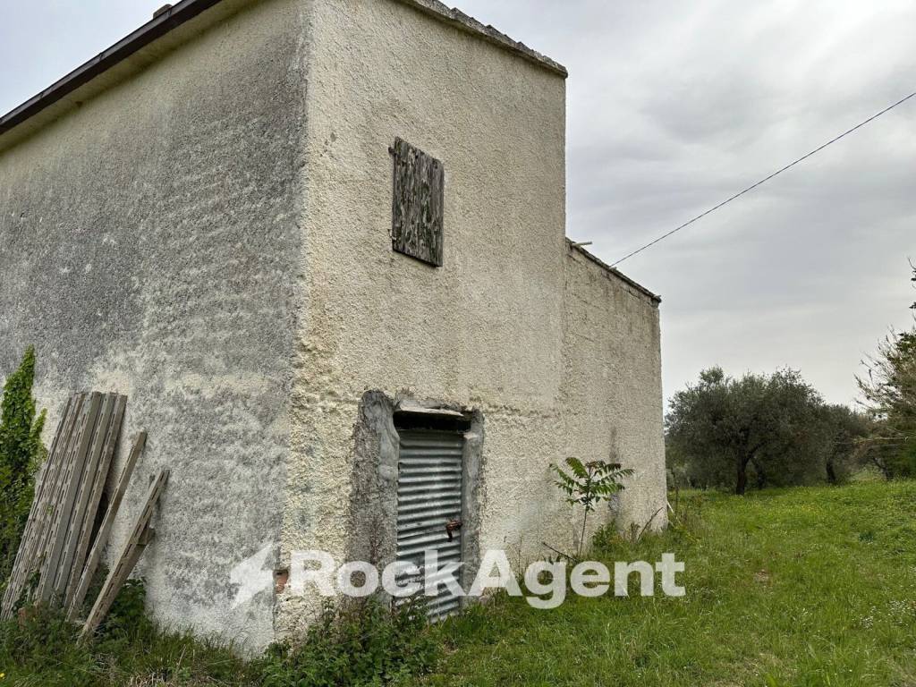 Casale contrada serepenne, villamagna